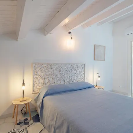Boutique - Blue Sea 阿沃拉
